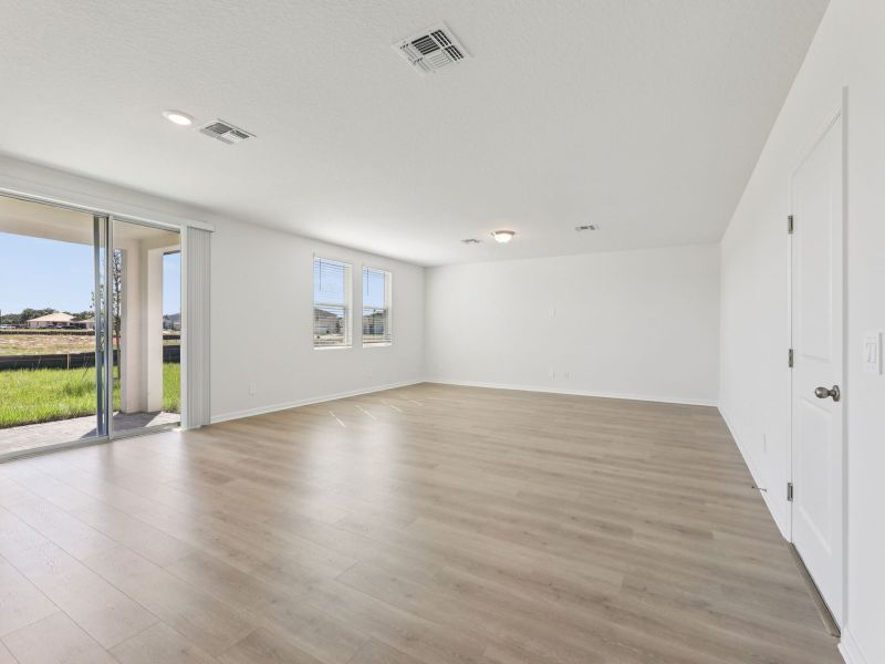Spacious, unfurnished interior of a new home in The Reserve at Twin Lakes, St. Cloud (Image 7).
