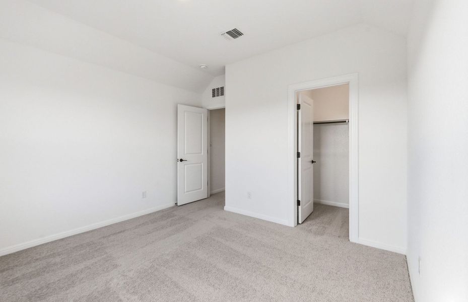 Spacious, unfurnished interior of a new home in Saddleback at Santa Rita Ranch, Liberty Hill (Image 51).