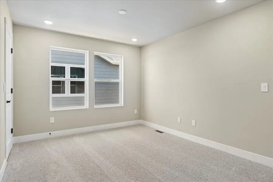 Spacious, unfurnished interior of a new home in Trails at Aspen Ridge-3, Colorado Springs (Image 26).