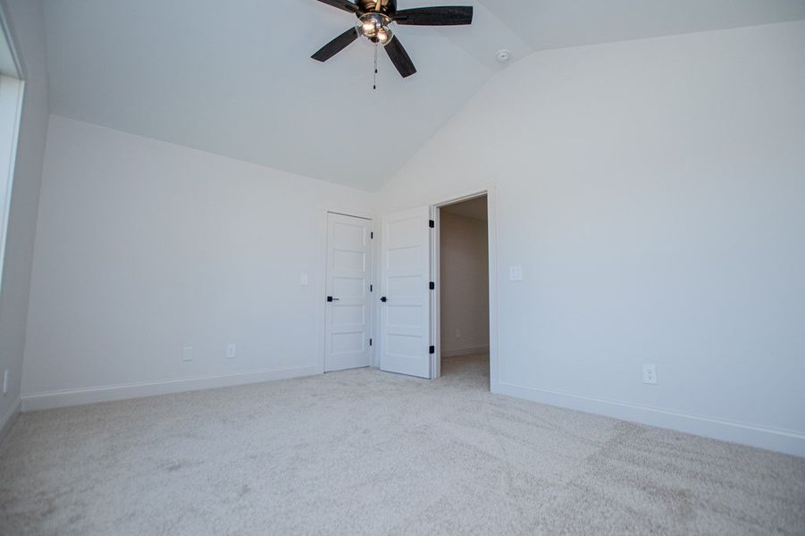 Spacious, unfurnished interior of a new home in The Reserve at Red Oaks, Carrollton (Image 35).