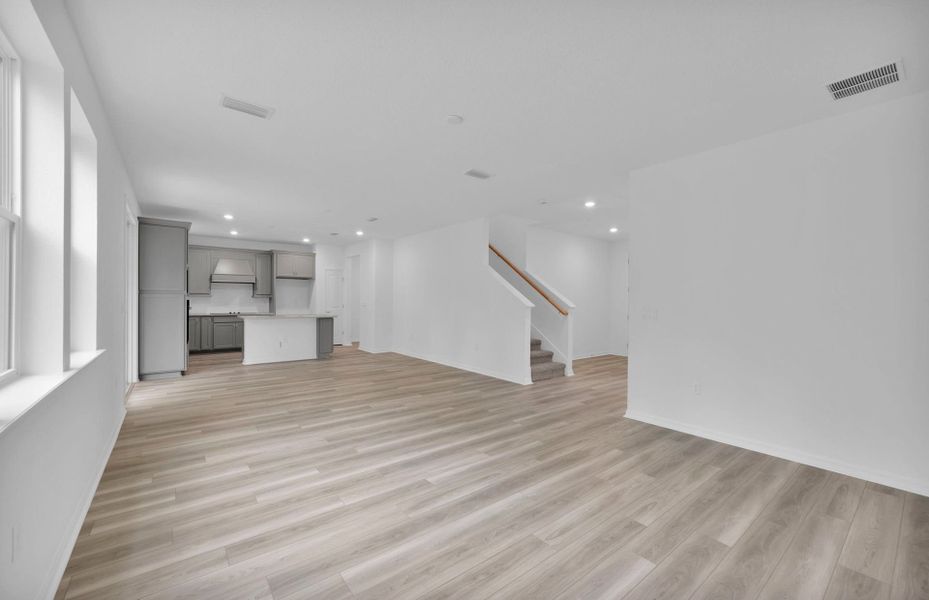 Spacious, unfurnished interior of a new home in Hyland Trail, Green Cove Springs (Image 15).