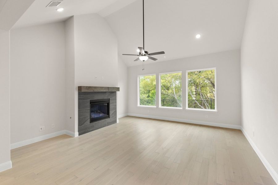Spacious, unfurnished interior of a new home in Park Hills, Rockwall (Image 24).