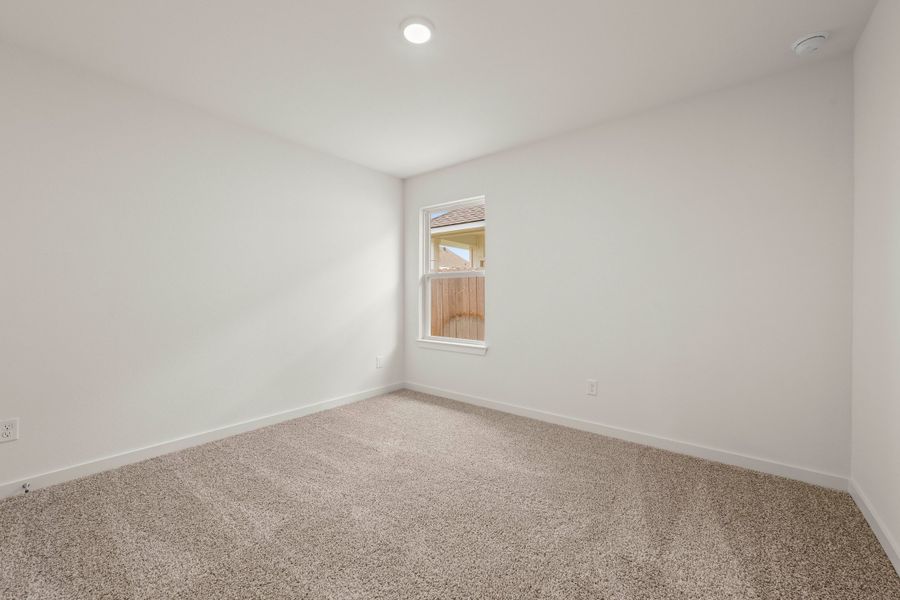 Spacious, unfurnished interior of a new home in Eagles Landing, Waco (Image 10).