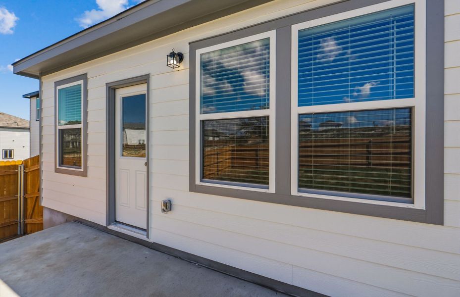 Exterior details and patio area of a home in Skyview, Belton (Image 20).