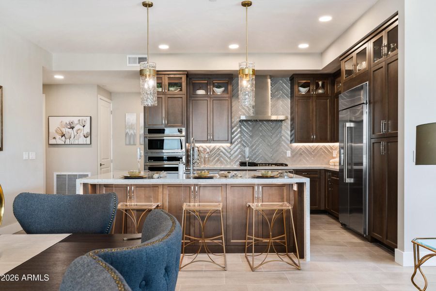 TheLuxeValentino5mb-00650