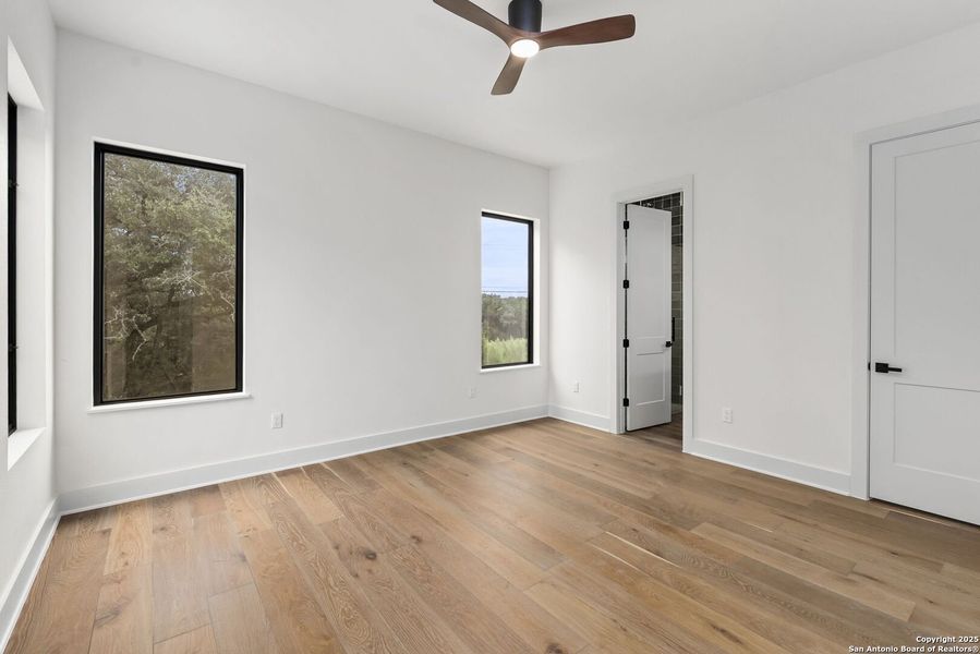 Spacious, unfurnished interior of a new home in , San Antonio (Image 29).