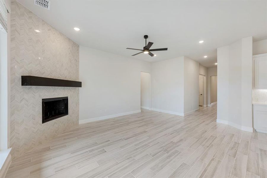 Spacious, unfurnished interior of a new home in Sunrise at Garden Valley, Waxahachie (Image 22).