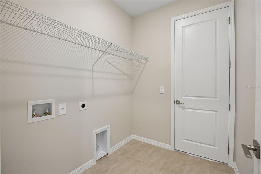 Spacious, unfurnished interior of a new home in Berry Bay, Wimauma (Image 9). Spacious, unfurnished interior of a new home in Berry Bay, Wimauma (Image 9).