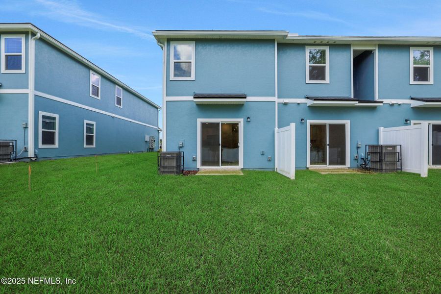 Exterior details and patio area of a home in , Jacksonville (Image 25).