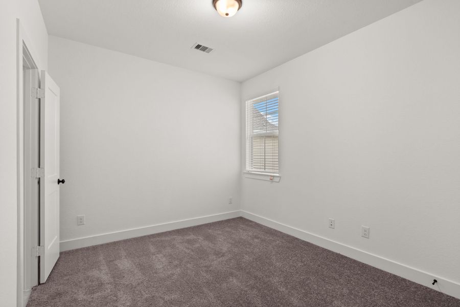 Spacious, unfurnished interior of a new home in Meridiana, Manvel (Image 9).