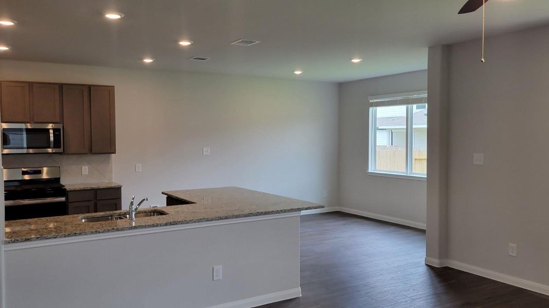 Furnished interior view inside a new home in River's Edge, Conroe (Image 8). Furnished interior view inside a new home in River's Edge, Conroe (Image 8).