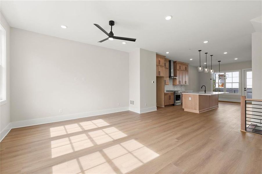 Spacious, unfurnished interior of a new home in , Alpharetta (Image 37).