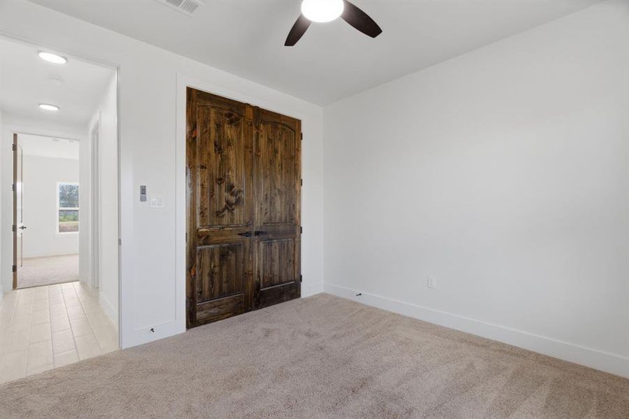 Spacious, unfurnished interior of a new home in , Joshua (Image 23).