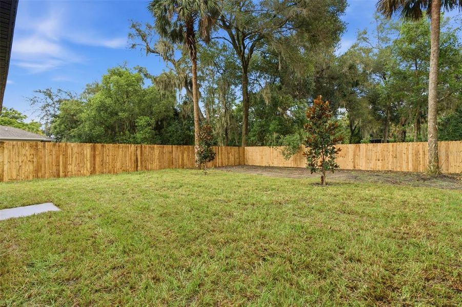 Exterior details and patio area of a home in , Deland (Image 4).
