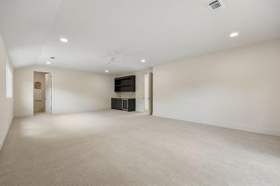 Spacious, unfurnished interior of a new home in , Dallas (Image 36).