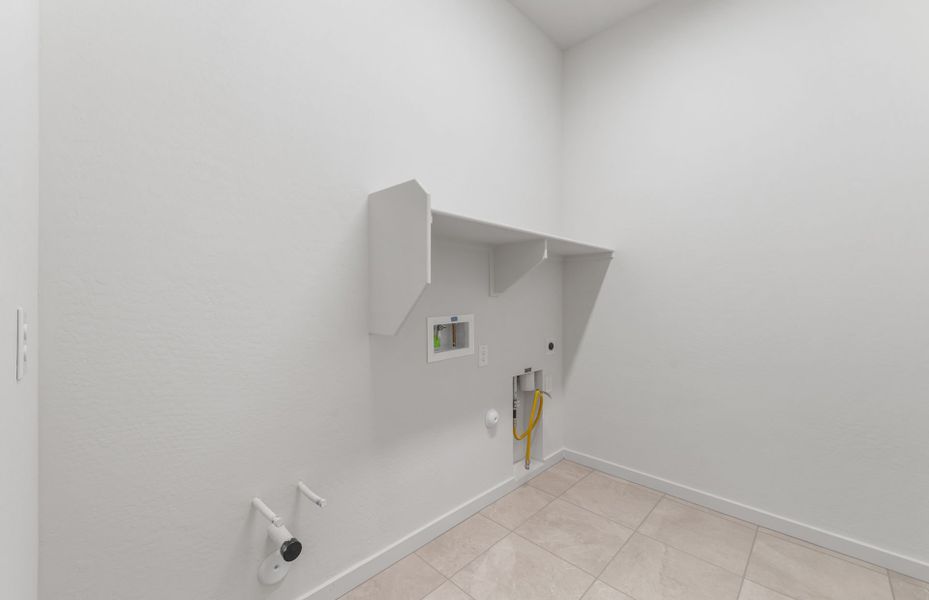 Spacious, unfurnished interior of a new home in Artisan at Asante, Surprise (Image 26).