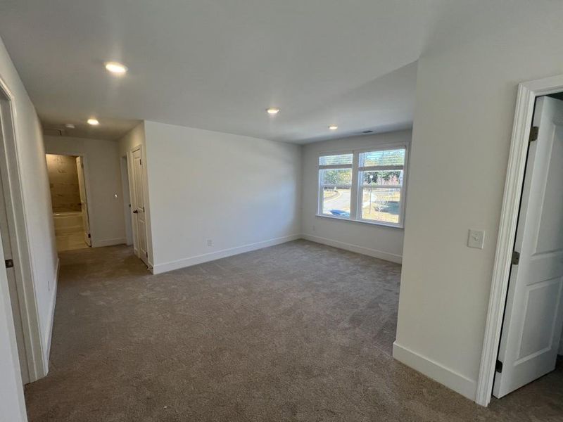 Spacious, unfurnished interior of a new home in Willow Creek, Watkinsville (Image 16).