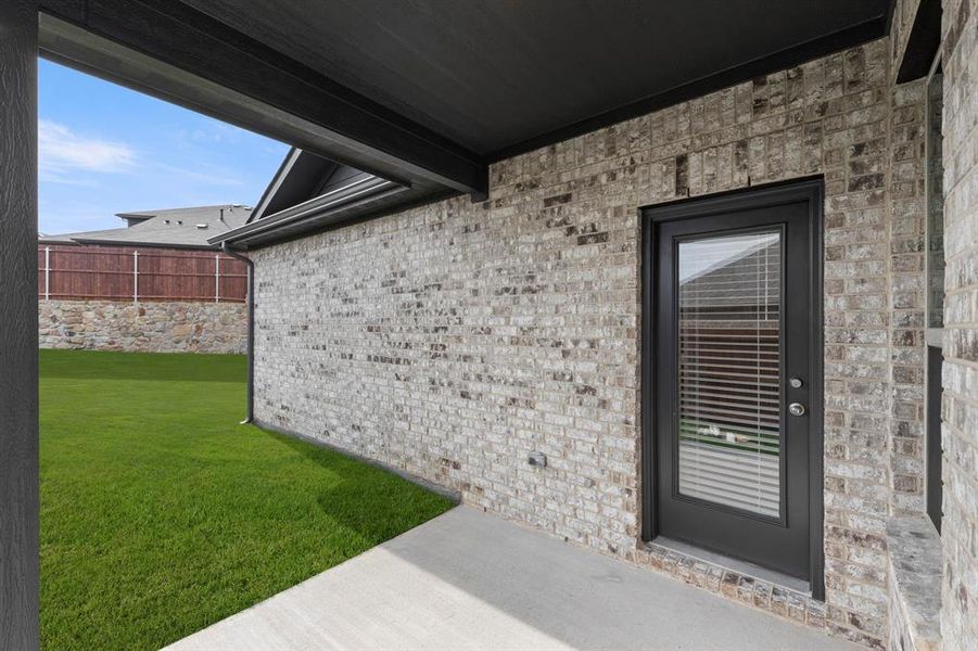 25. 1825 Hazer - Patio