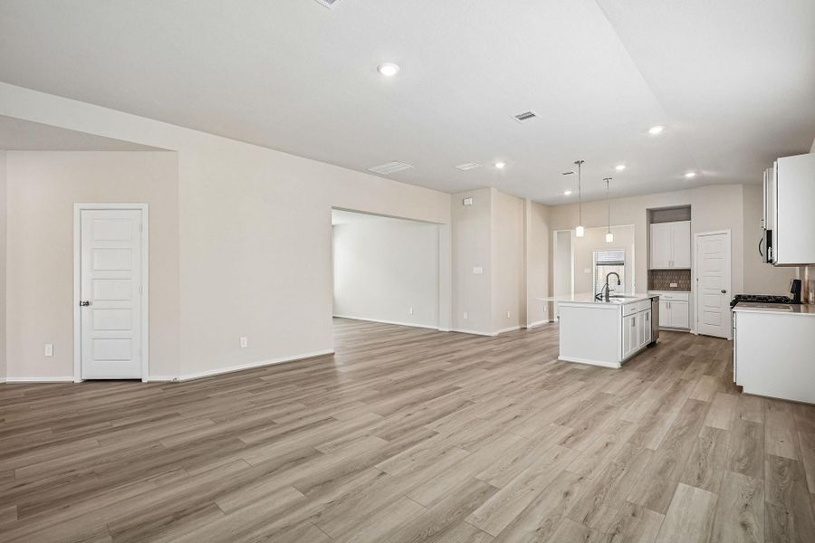 Photos are not of the actual home, but are photos of the builder home with same floorplan with similar interior finishes. Photos are not of the actual home, but are photos of the builder home with same floorplan with similar interior finishes.