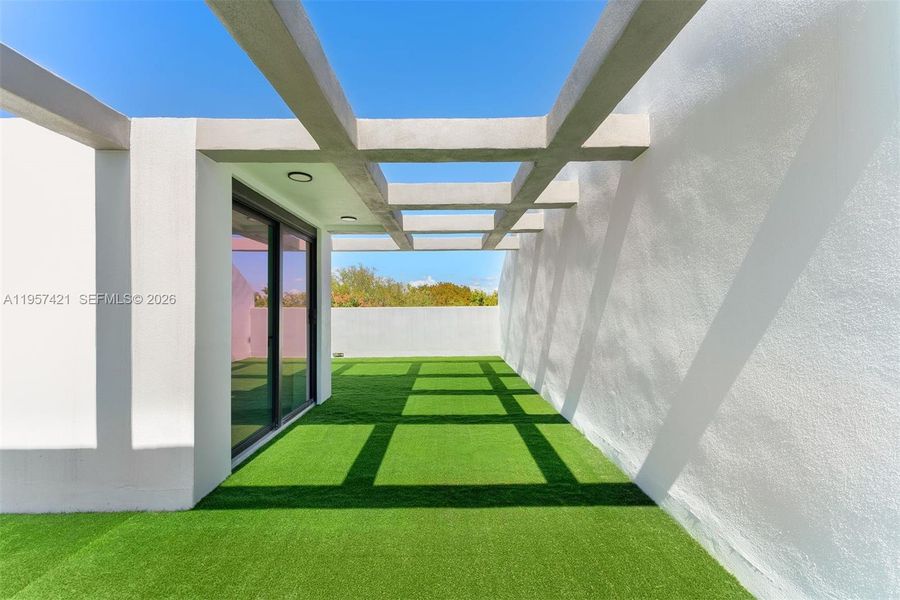 Exterior details and patio area of a home in , Miami (Image 25).