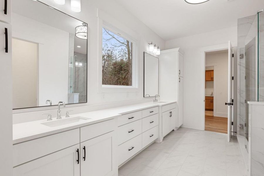 Furnished interior view inside a new home in White Post on Lake Lanier, Gainesville (Image 7). Furnished interior view inside a new home in White Post on Lake Lanier, Gainesville (Image 7).