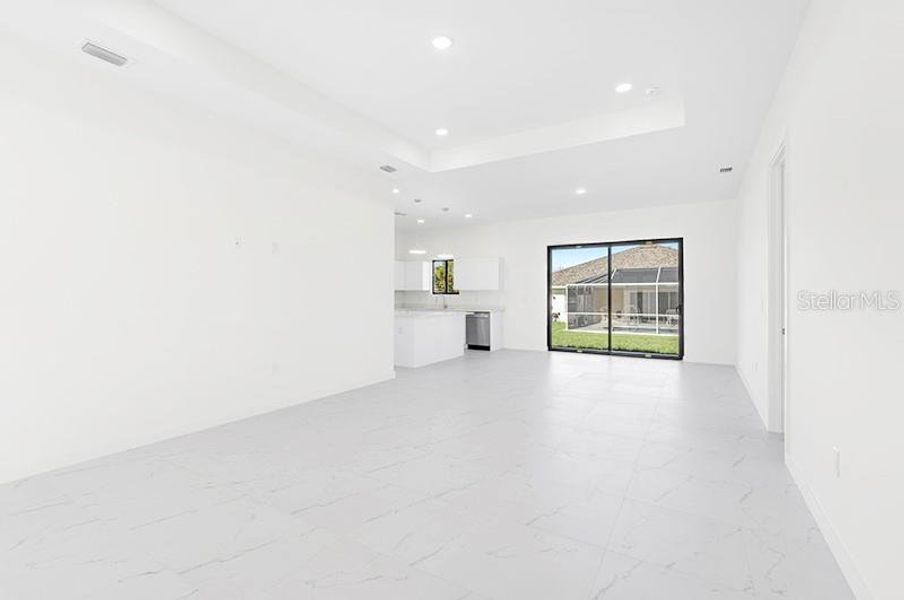 Spacious, unfurnished interior of a new home in , Cape Coral (Image 18).