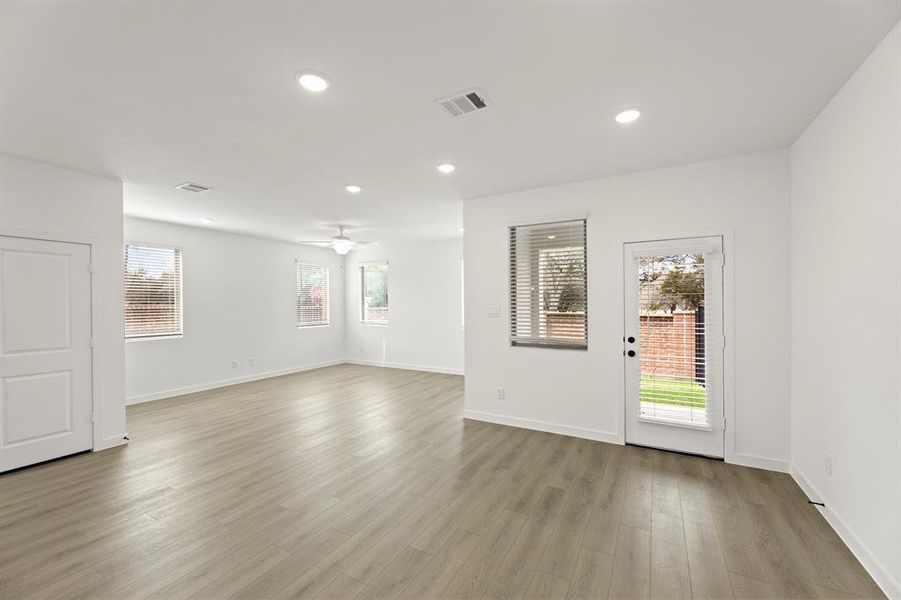 08. 2557 Lost Maples - Dining