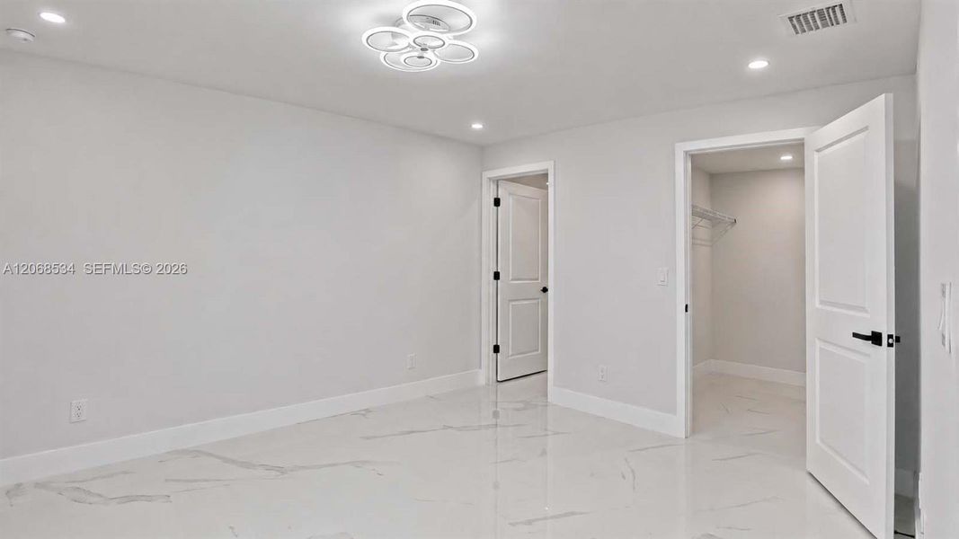 Spacious, unfurnished interior of a new home in , Lehigh Acres (Image 16).