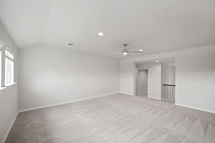 Spacious, unfurnished interior of a new home in Morton Creek Ranch, Katy (Image 11).