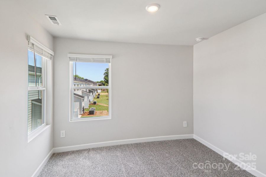 Spacious, unfurnished interior of a new home in Galloway Ridge, Charlotte (Image 11).