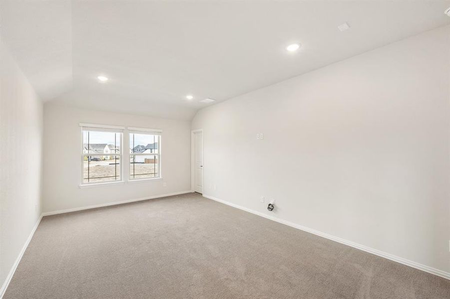 Spacious, unfurnished interior of a new home in Sonoma Verde, McLendon-Chisholm (Image 35).