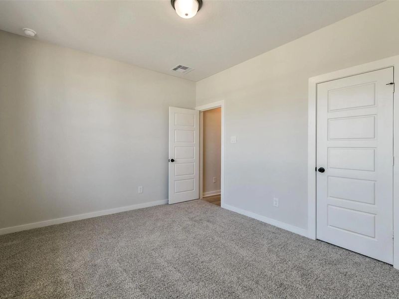 Spacious, unfurnished interior of a new home in Sundance Cove, Crosby (Image 27).