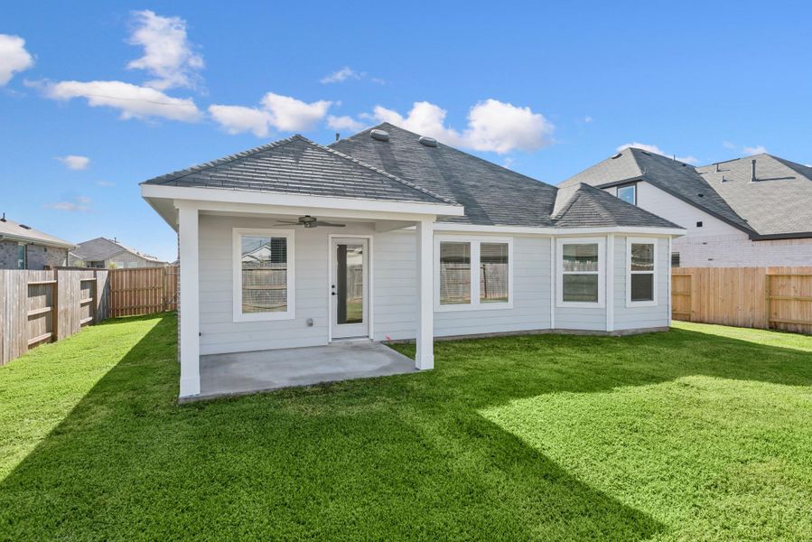 Exterior details and patio area of a home in Miller's Pond, Rosenberg (Image 3).