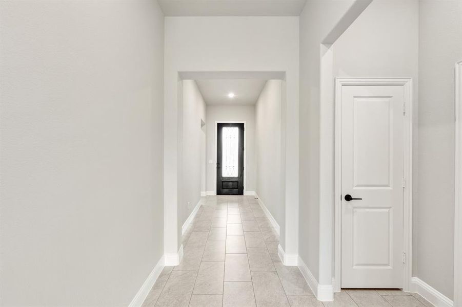 Spacious, unfurnished interior of a new home in Eagle Glen 50, Alvarado (Image 19).