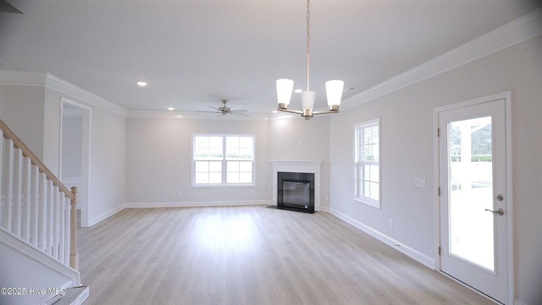 Spacious, unfurnished interior of a new home in Palmetto Creek, Bolivia (Image 21).