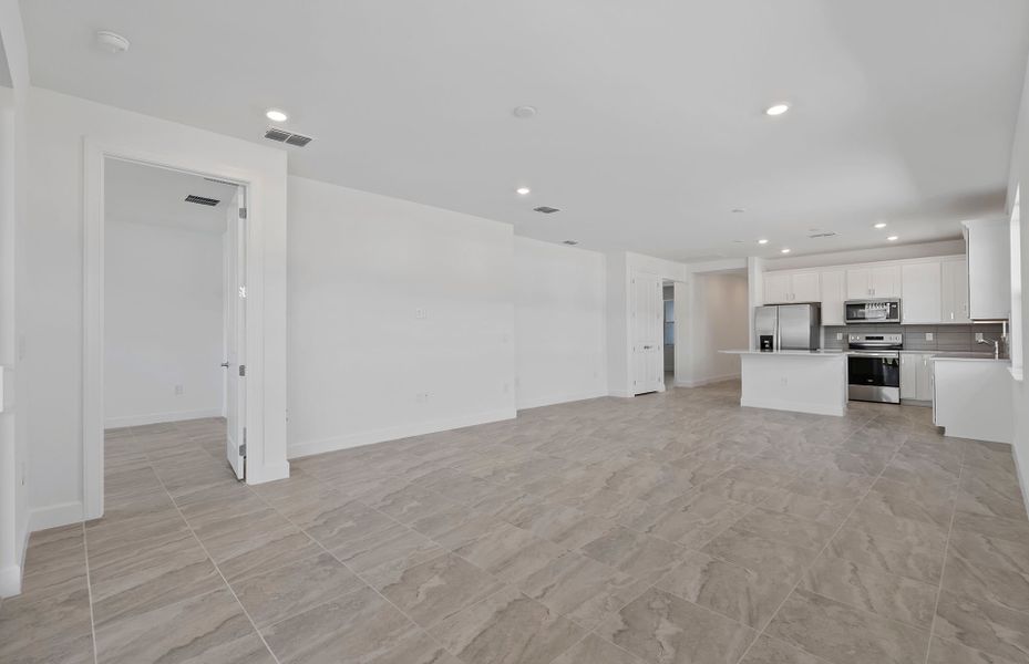 Spacious, unfurnished interior of a new home in Legacy Groves, Nokomis (Image 18).