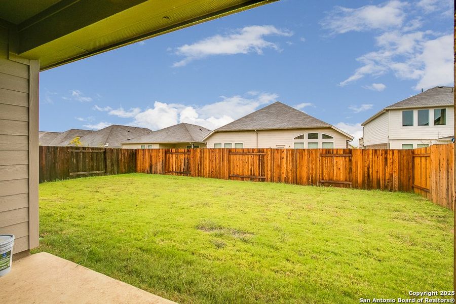 Exterior details and patio area of a home in Homestead, Schertz (Image 2).