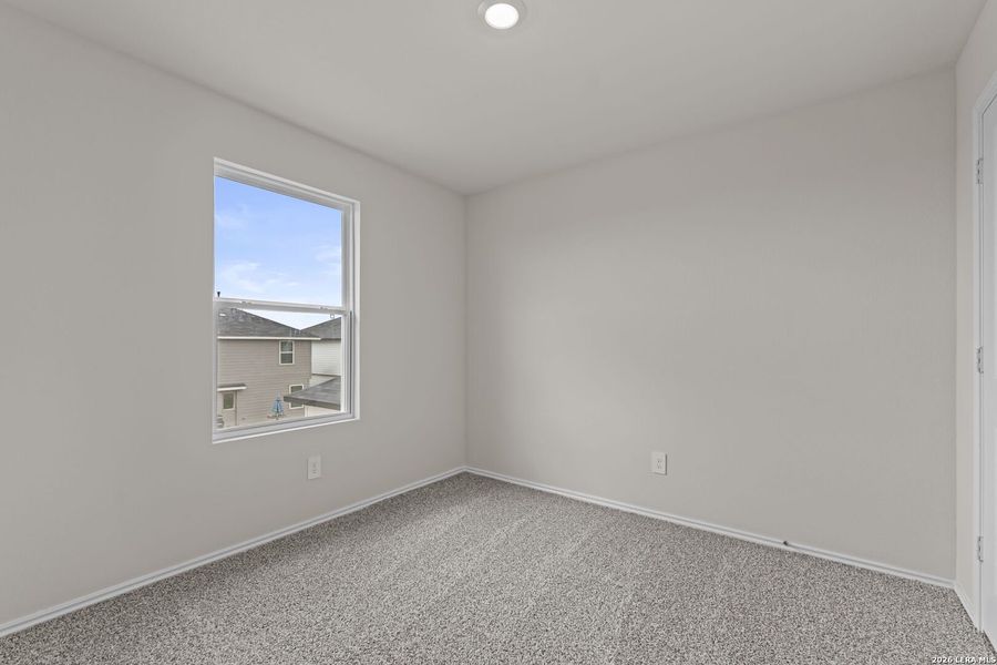 Spacious, unfurnished interior of a new home in Spring Valley, New Braunfels (Image 27).