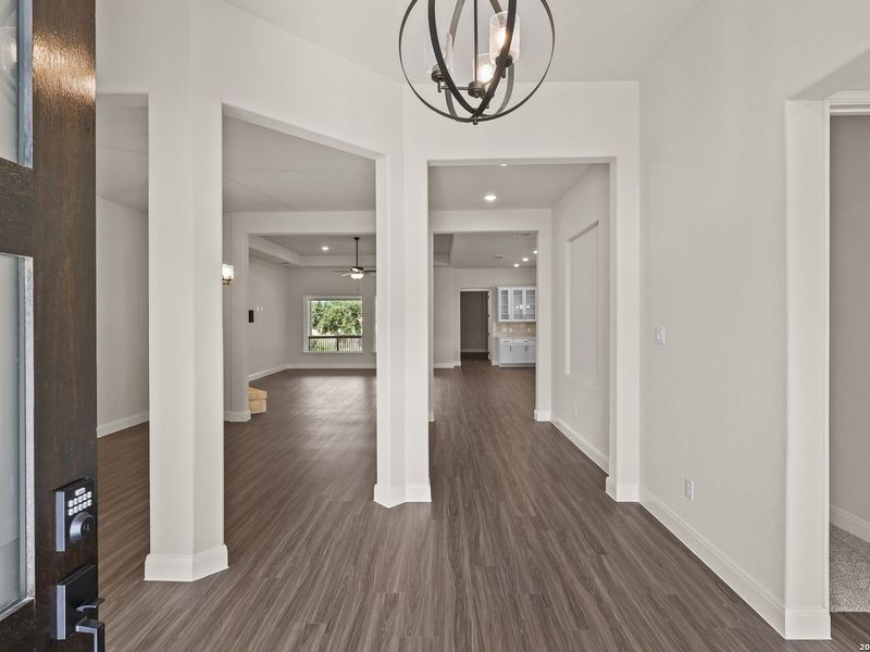 Spacious, unfurnished interior of a new home in Potranco Oaks, Castroville (Image 20).