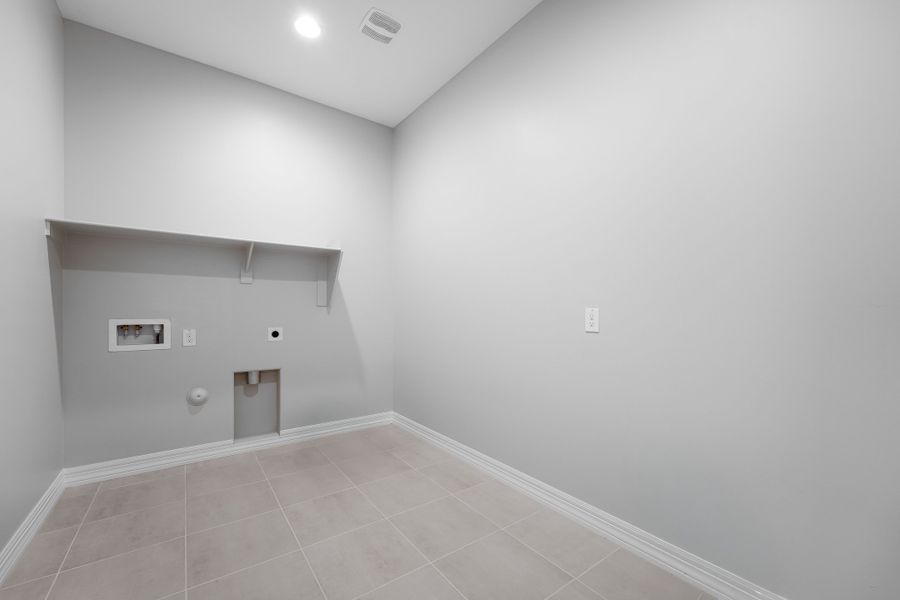 Spacious, unfurnished interior of a new home in Ellsworth Ranch, Queen Creek (Image 55). Spacious, unfurnished interior of a new home in Ellsworth Ranch, Queen Creek (Image 55).