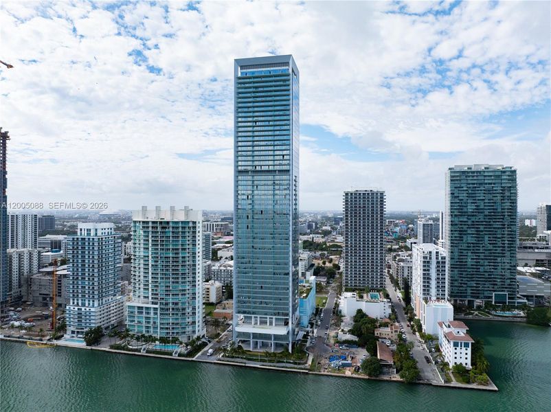 Condo located in Miami, FL showcasing its design and architecture (Image 4).