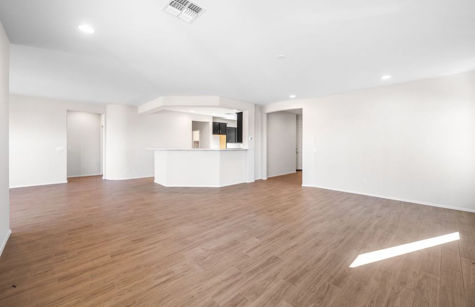 Spacious, unfurnished interior of a new home in Parkside at Anthem at Merrill Ranch, Florence (Image 17).
