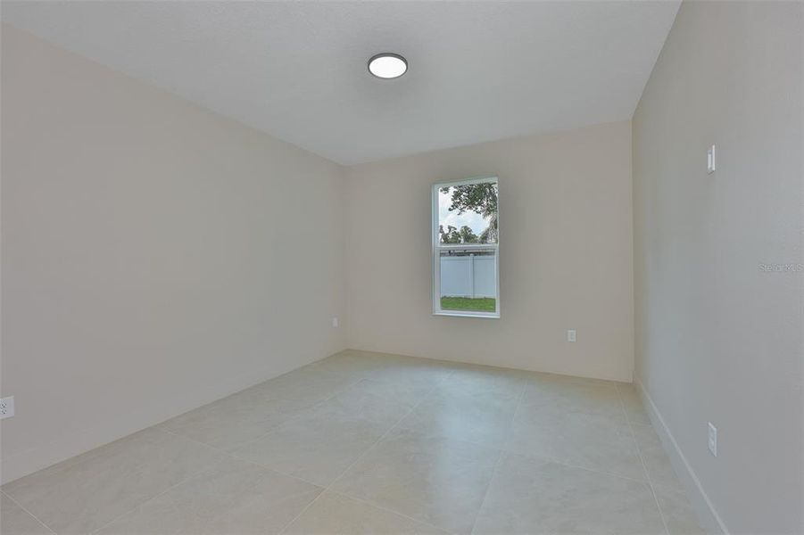 Spacious, unfurnished interior of a new home in , Tampa (Image 22).