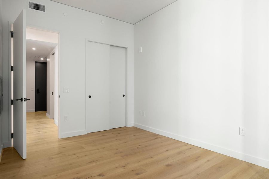 Spacious, unfurnished interior of a new home in , Austin (Image 26).