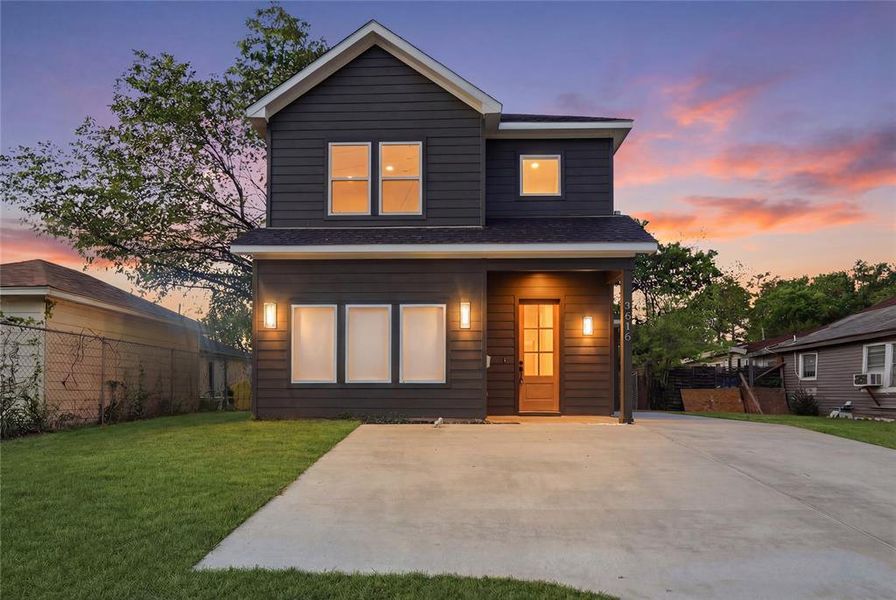 Front exterior of a new home in , Dallas, TX, highlighting curb appeal (Image 17). Front exterior of a new home in , Dallas, TX, highlighting curb appeal (Image 17).