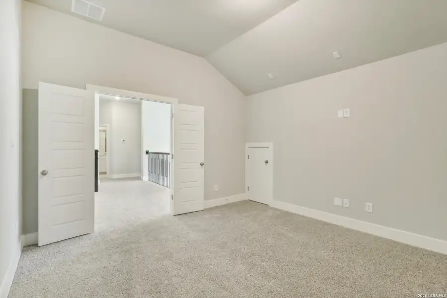 Spacious, unfurnished interior of a new home in , San Antonio (Image 28).
