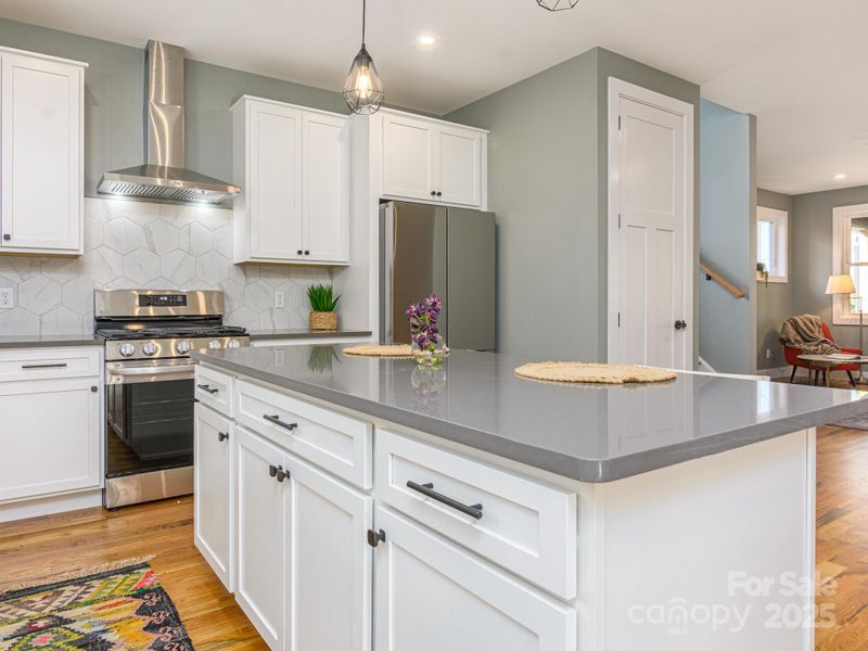 Large Island with Breakfast Bar