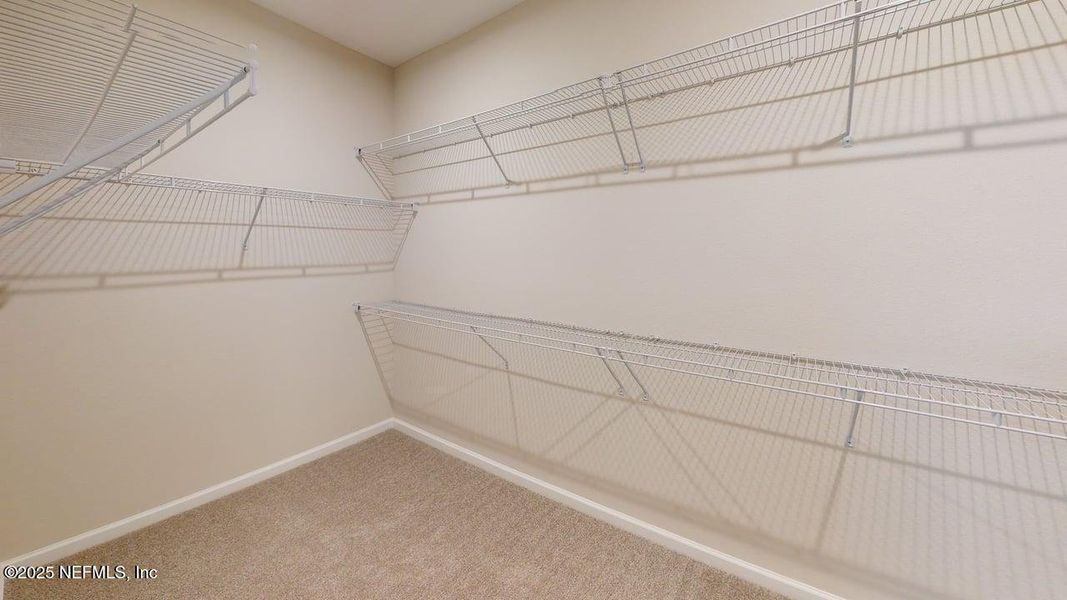 Spacious, unfurnished interior of a new home in Lakes at Bella Lago, Green Cove Springs (Image 7).