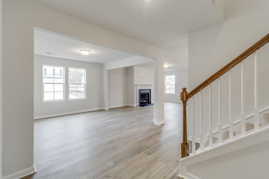 Spacious, unfurnished interior of a new home in Winston Point, Gilbert (Image 15).