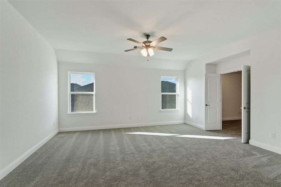 Spacious, unfurnished interior of a new home in Brookewater, Rosenberg (Image 31).